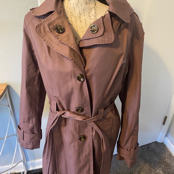 Woman’s London fog belted trench coat-size large - Picture 2 of 10